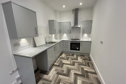 3 bedroom end of terrace house to rent, Sandwell Road, West Bromwich B70