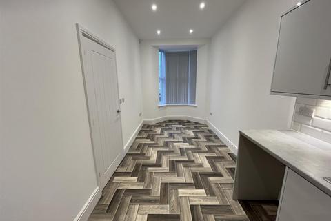 3 bedroom end of terrace house to rent, Sandwell Road, West Bromwich B70