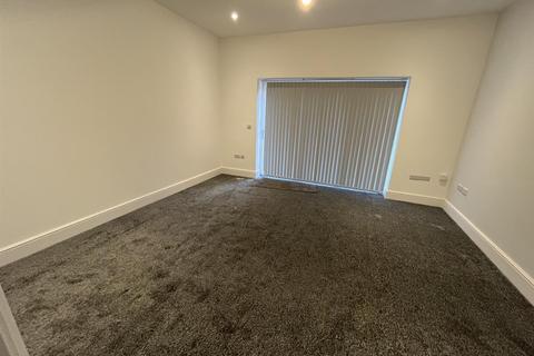 3 bedroom end of terrace house to rent, Sandwell Road, West Bromwich B70