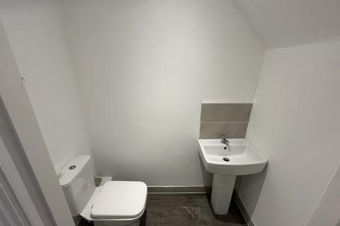3 bedroom end of terrace house to rent, Sandwell Road, West Bromwich B70