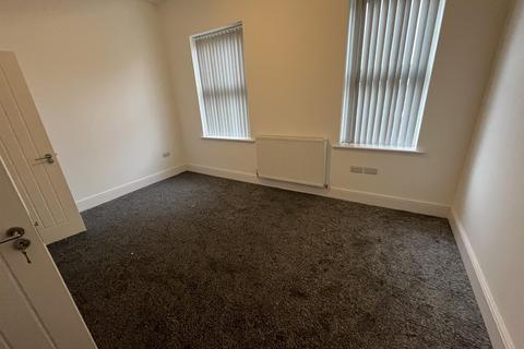 3 bedroom end of terrace house to rent, Sandwell Road, West Bromwich B70
