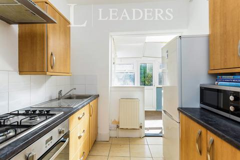 4 bedroom terraced house to rent, Bath Road, PO4