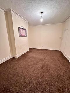 6 bedroom detached house to rent, Smedley Road, Manchester M8