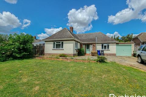 2 bedroom detached bungalow to rent, Hill Crescent, Haverhill