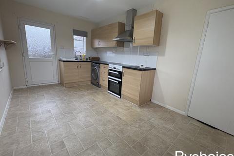 2 bedroom detached bungalow to rent, Hill Crescent, Haverhill