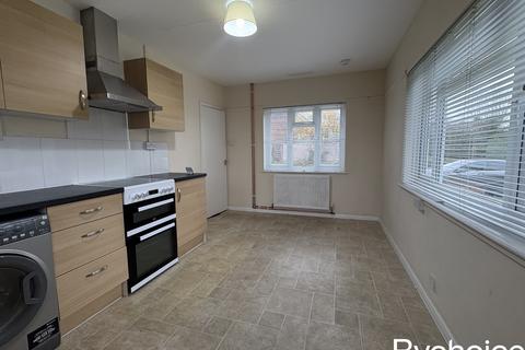 2 bedroom detached bungalow to rent, Hill Crescent, Haverhill