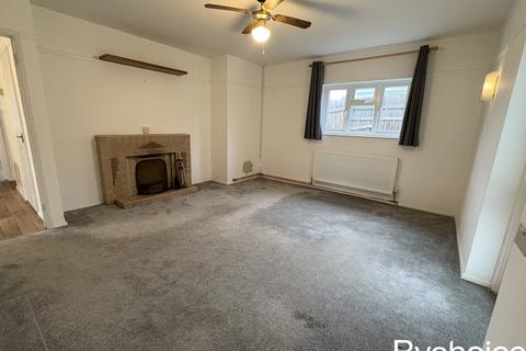 2 bedroom detached bungalow to rent, Hill Crescent, Haverhill