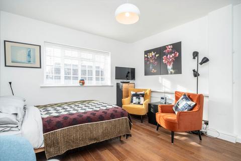 undefined, Woburn Place, London WC1H