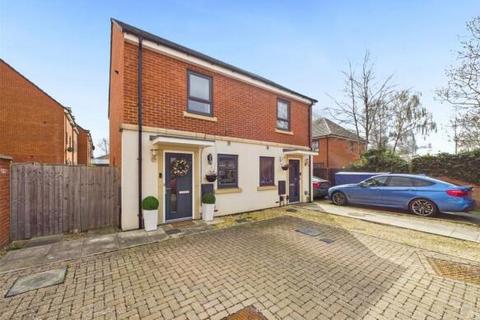 2 bedroom semi-detached bungalow to rent, Pilgrove Close, Cheltenham
