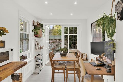 2 bedroom apartment for sale, Carlton Square, London, E1