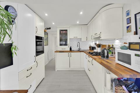 2 bedroom apartment for sale, Carlton Square, London, E1