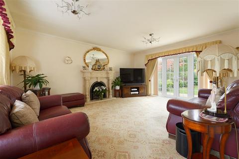 5 bedroom detached house for sale, Heathfield Road, Maidstone
