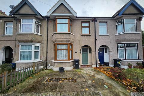 4 bedroom house to rent, Cavenham Gardens, Ilford