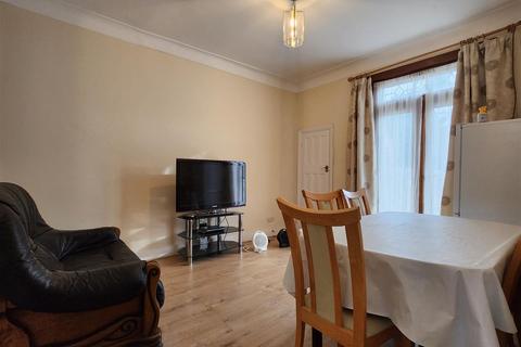 4 bedroom house to rent, Cavenham Gardens, Ilford