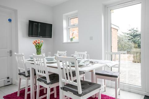 undefined, Rowelfield, Luton, Bedfordshire, LU2 9HL