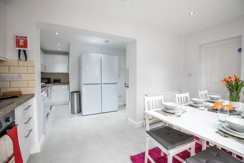 undefined, Rowelfield, Luton, Bedfordshire, LU2 9HL