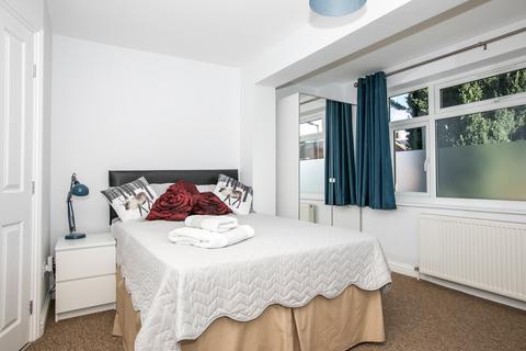 undefined, Rowelfield, Luton, Bedfordshire, LU2 9HL