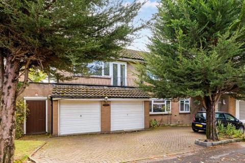 4 bedroom detached house to rent, Fallowfield, Stanmore HA7
