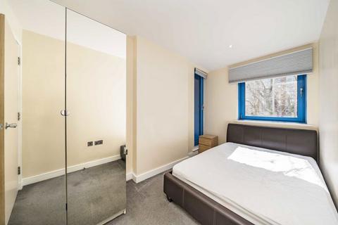 3 bedroom flat to rent, Western Gateway, London E16