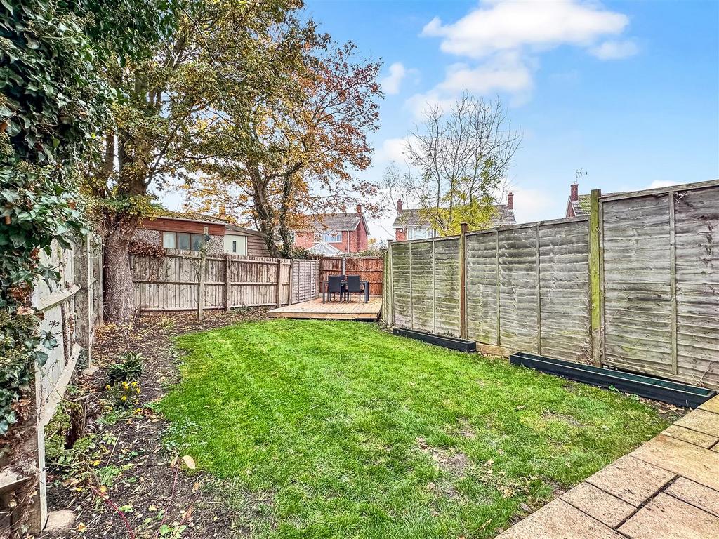 Lovely Enclosed Garden 326