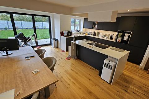 20 Abbey Road, Bingham, Nottingham, NG13 8ED