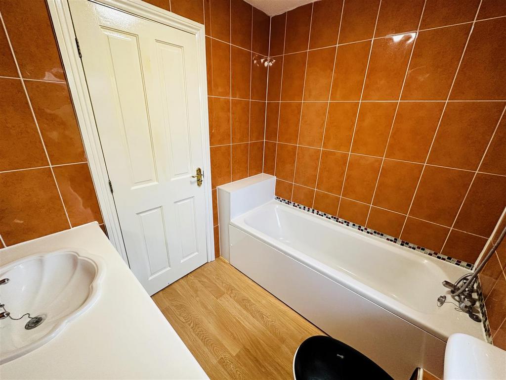 Bathroom1.jpg