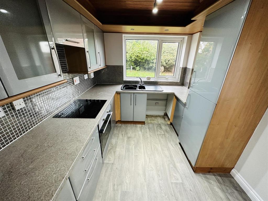 Kitchen2.jpg