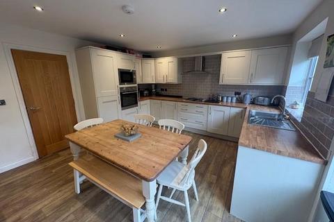 4 bedroom semi-detached house to rent, Sycamore Grove, Eastburn