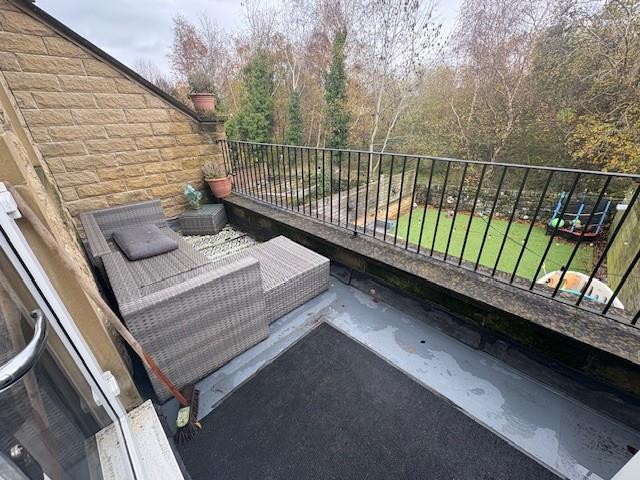 Balconyb.jpg