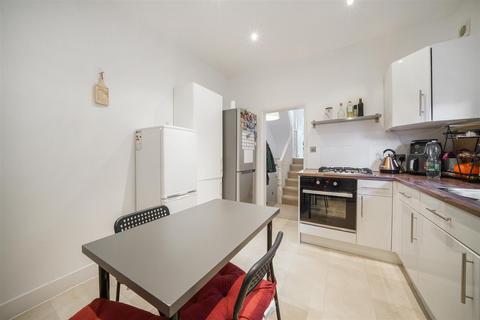 3 bedroom flat for sale, Bendemeer, Putney