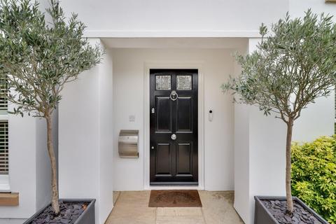 4 bedroom detached house for sale, Trystings Close, Claygate, KT10