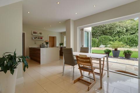 4 bedroom detached house for sale, Trystings Close, Claygate, KT10
