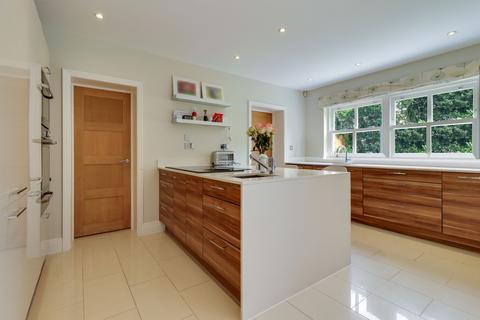 4 bedroom detached house for sale, Trystings Close, Claygate, KT10