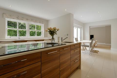4 bedroom detached house for sale, Trystings Close, Claygate, KT10