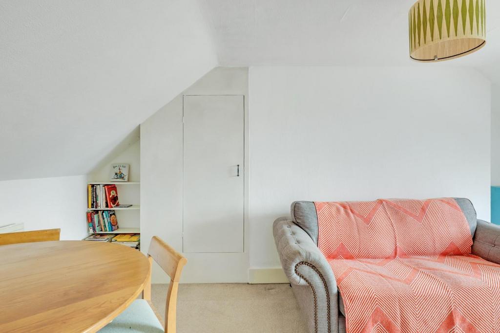 10-82bd JHProp Wpen - 18c Castledeine Road - 4.jpg