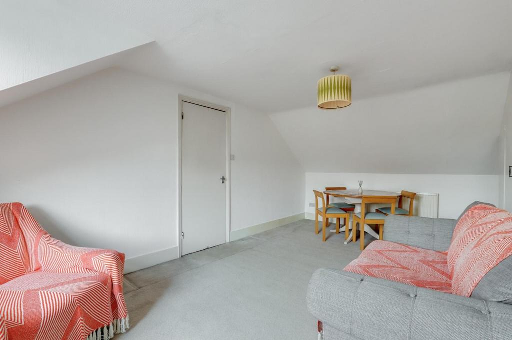 12-eba5 JHProp Wpen - 18c Castledeine Road - 10.jpg