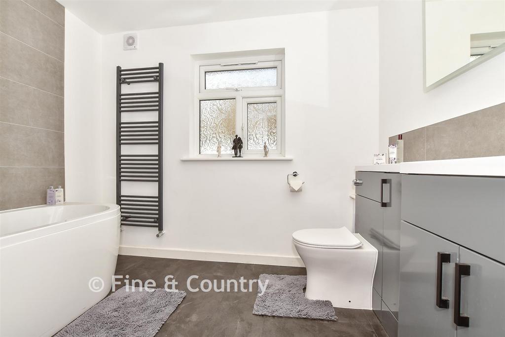 En-Suite Bathroom