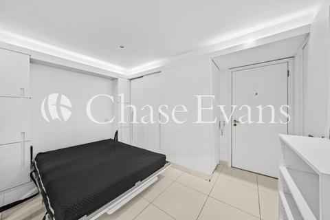 undefined, Pan Peninsula Square, Canary Wharf, London, E14