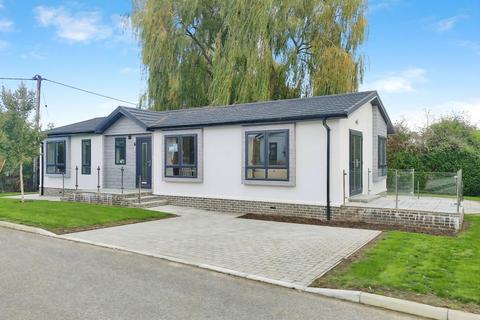 2 bedroom park home for sale, Benham Lane, Riseley, Reading