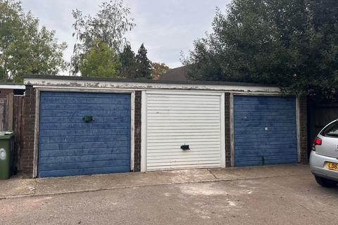 undefined, Giffard Drive, Farnborough GU14