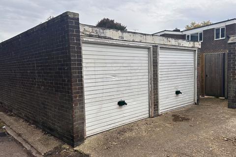 undefined, Giffard Drive, Farnborough GU14