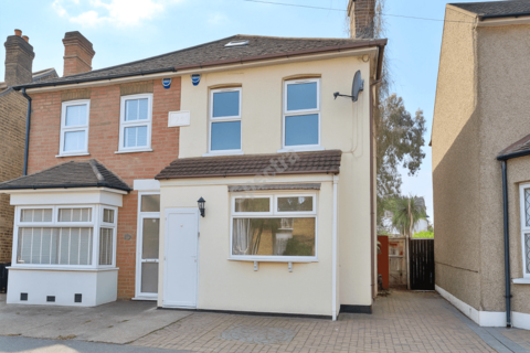 3 bedroom semi-detached house to rent, Douglas Road, RM11