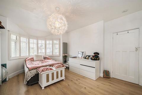 4 bedroom semi-detached house for sale, Wricklemarsh Road, London SE3