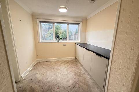 3 bedroom semi-detached house for sale, Calais Road, Burton-On-Trent DE13
