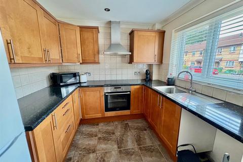 2 bedroom terraced house to rent, Lansdowne Walk, Peterborough
