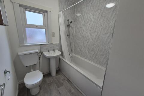 1 bedroom flat to rent, Tower House, Howard Road