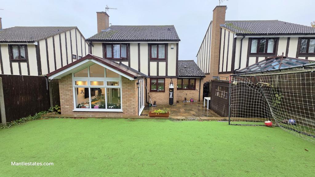 4 bed detached house for sale Conifer Close, Goff