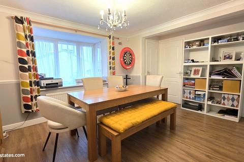 4 bedroom detached house for sale, Conifer Close, Goffs Oak EN7 6EY
