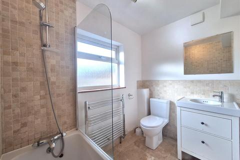 3 bedroom terraced house to rent, Briants Avenue