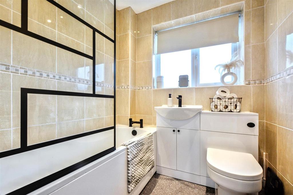 Bathroom 1.jpeg